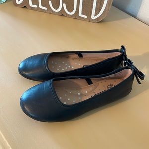 Brand new ballet flats with bow back detail